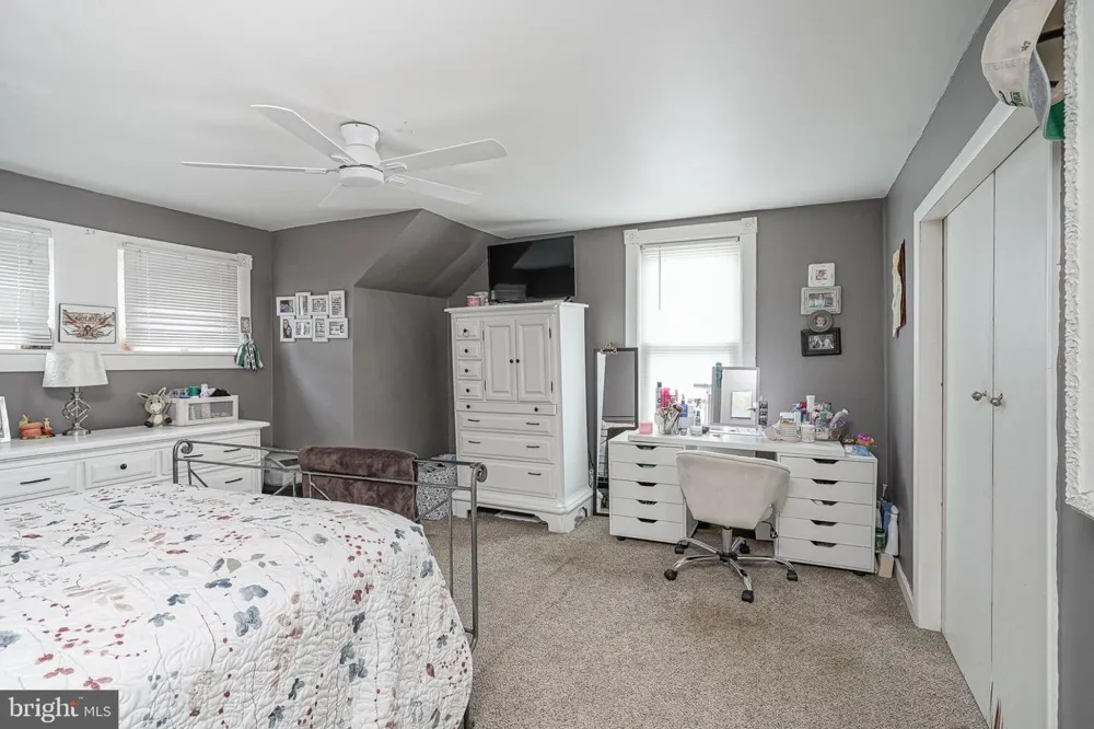 202 5TH AVENUE Mount Ephraim, NJ 08059