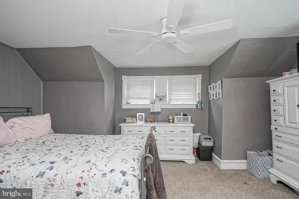 202 5TH AVENUE Mount Ephraim, NJ 08059