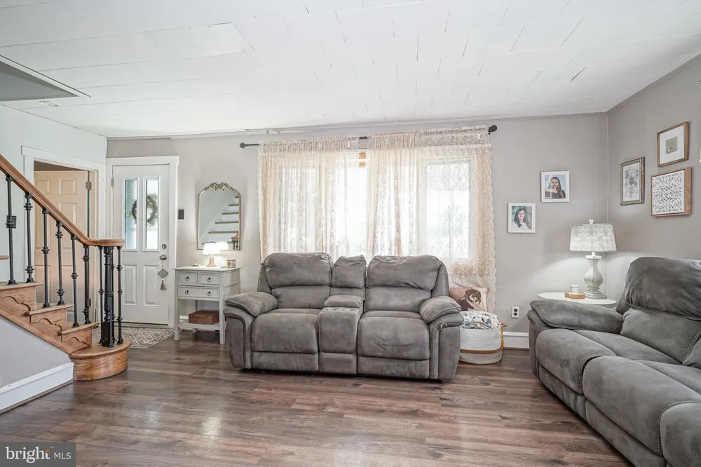 202 5TH AVENUE Mount Ephraim, NJ 08059