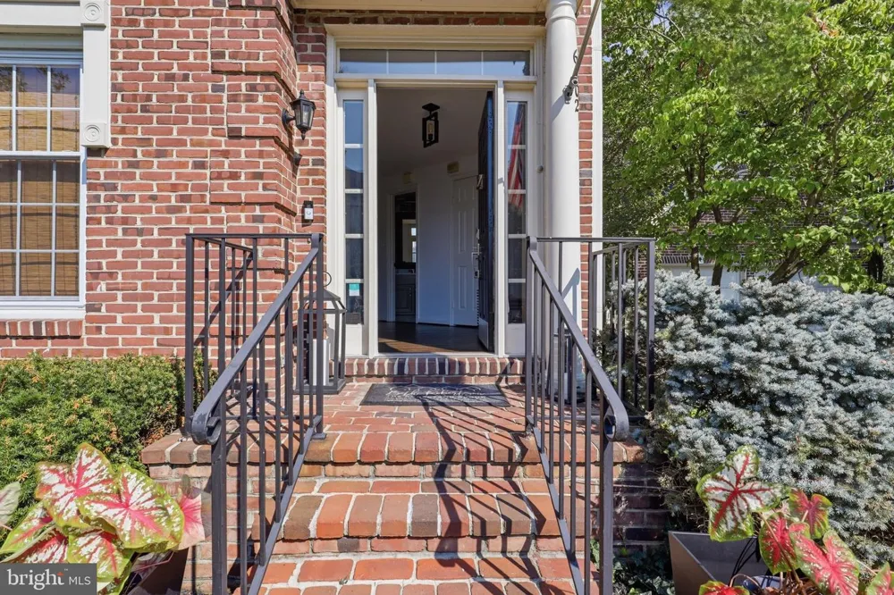 6502 SUMMERTON WAY Springfield, VA 22150