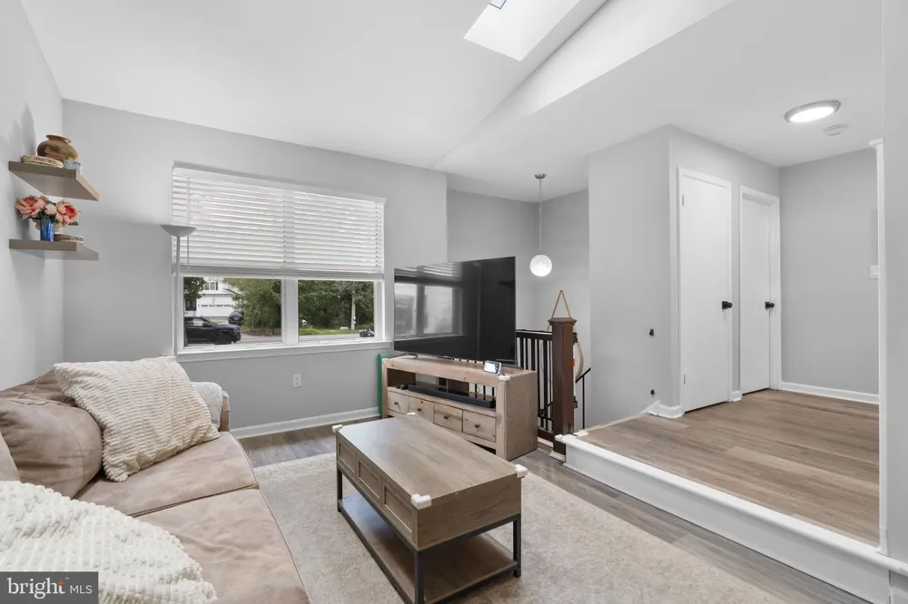 287 NORTH DRIVE Severna Park, MD 21146
