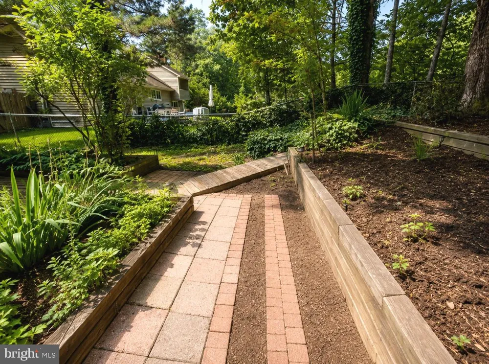 8804 STRAUSE COURT Springfield, VA 22153