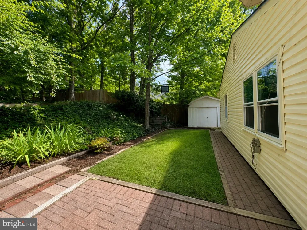 8804 STRAUSE COURT Springfield, VA 22153