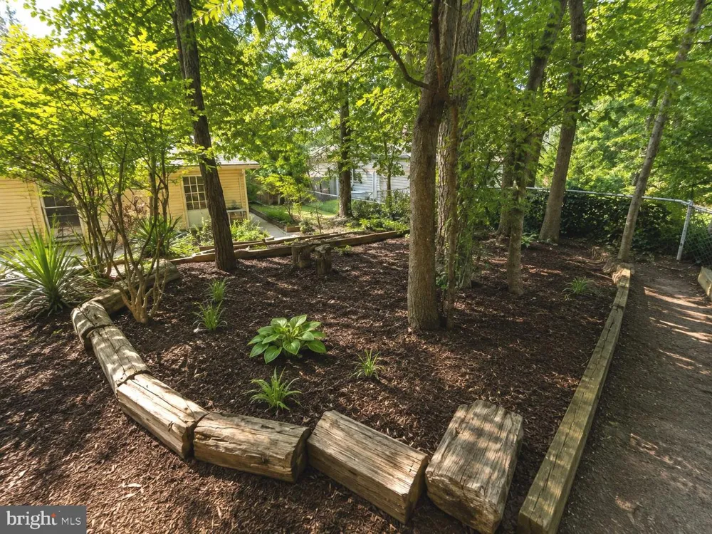 8804 STRAUSE COURT Springfield, VA 22153