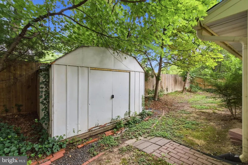 8804 STRAUSE COURT Springfield, VA 22153