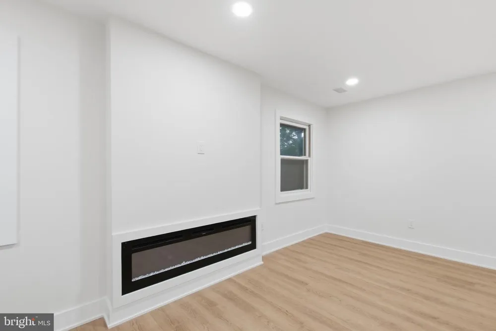 8804 STRAUSE COURT Springfield, VA 22153