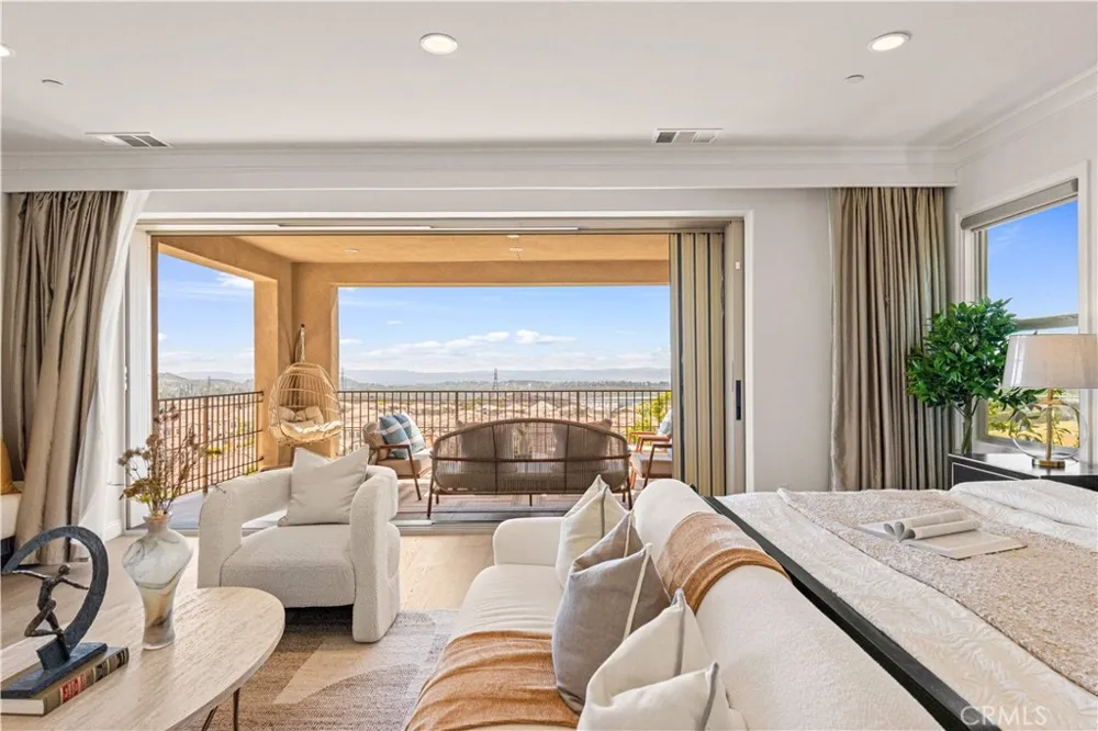 5512 Heritage Oak Drive Lake Forest, CA 92679