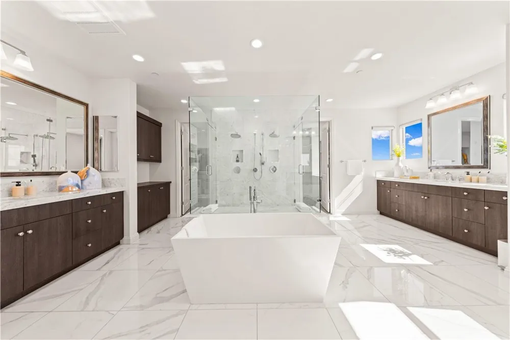 5512 Heritage Oak Drive Lake Forest, CA 92679