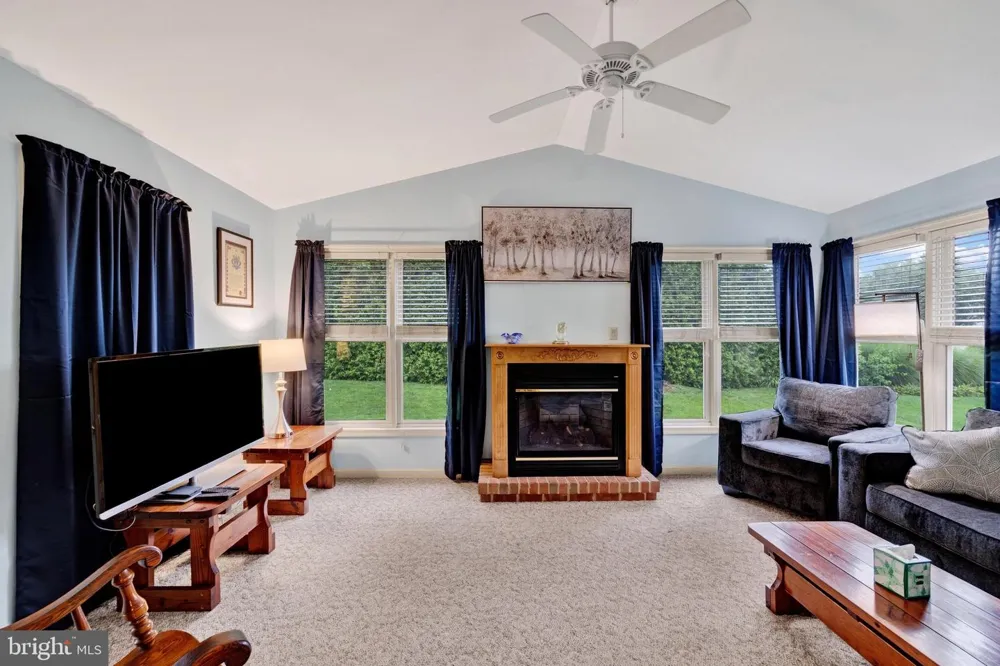 19 SCENIC DRIVE Myerstown, PA 17067