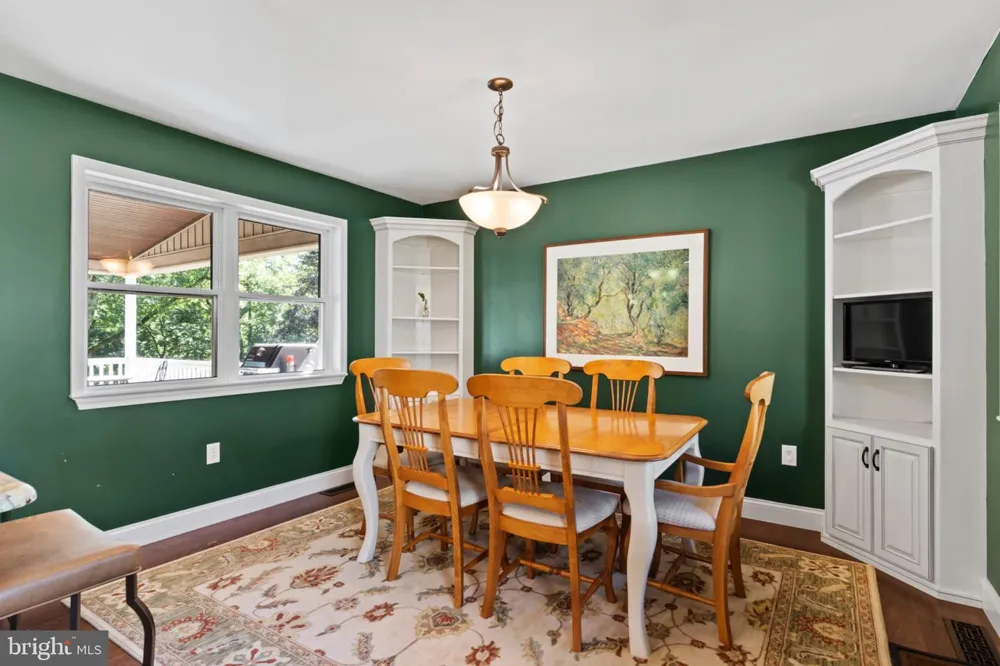8 W CHRISTOPHER COURT Hummelstown, PA 17036