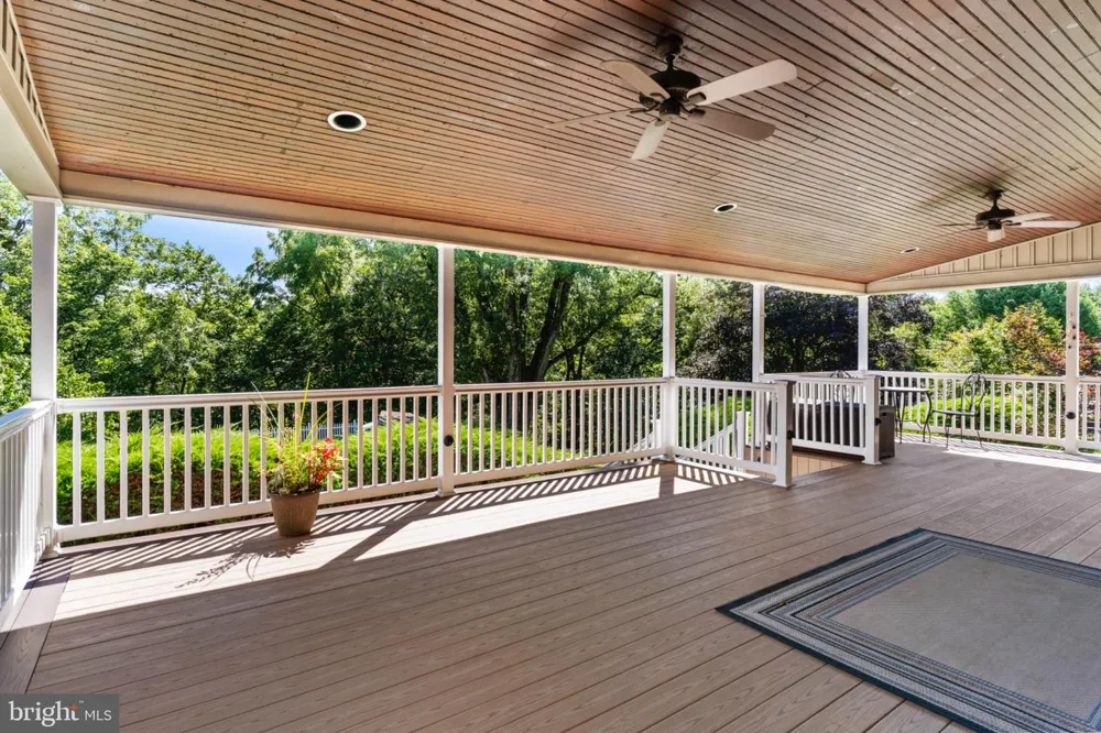 8 W CHRISTOPHER COURT Hummelstown, PA 17036
