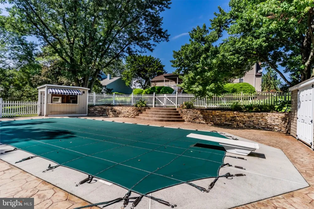 8 W CHRISTOPHER COURT Hummelstown, PA 17036