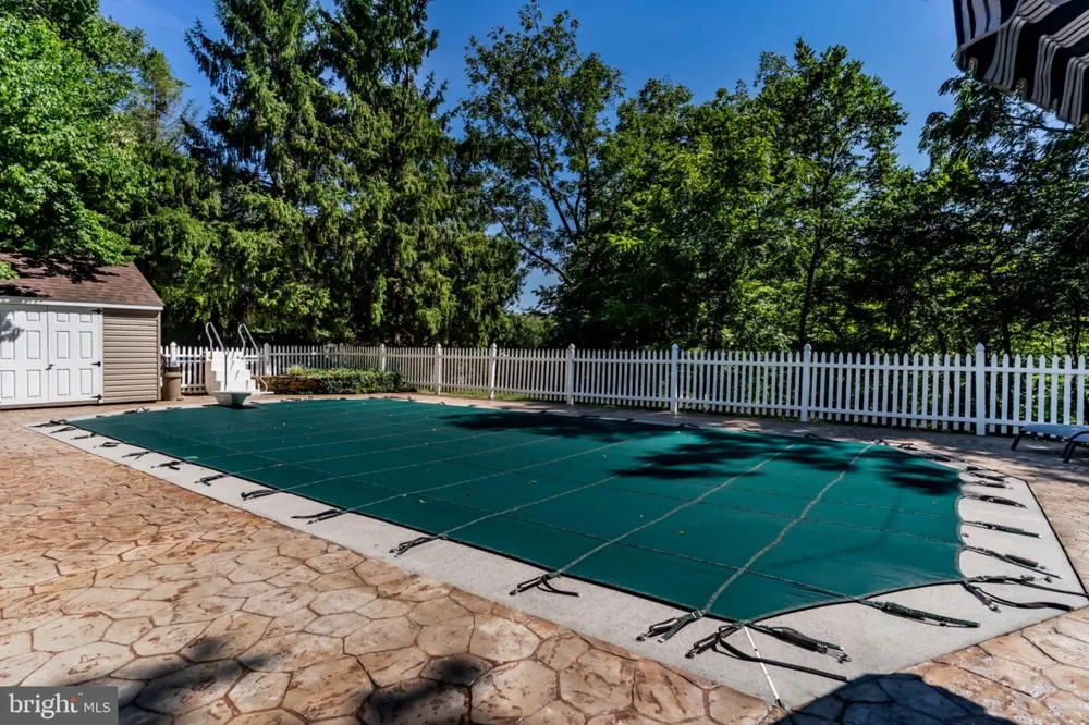 8 W CHRISTOPHER COURT Hummelstown, PA 17036
