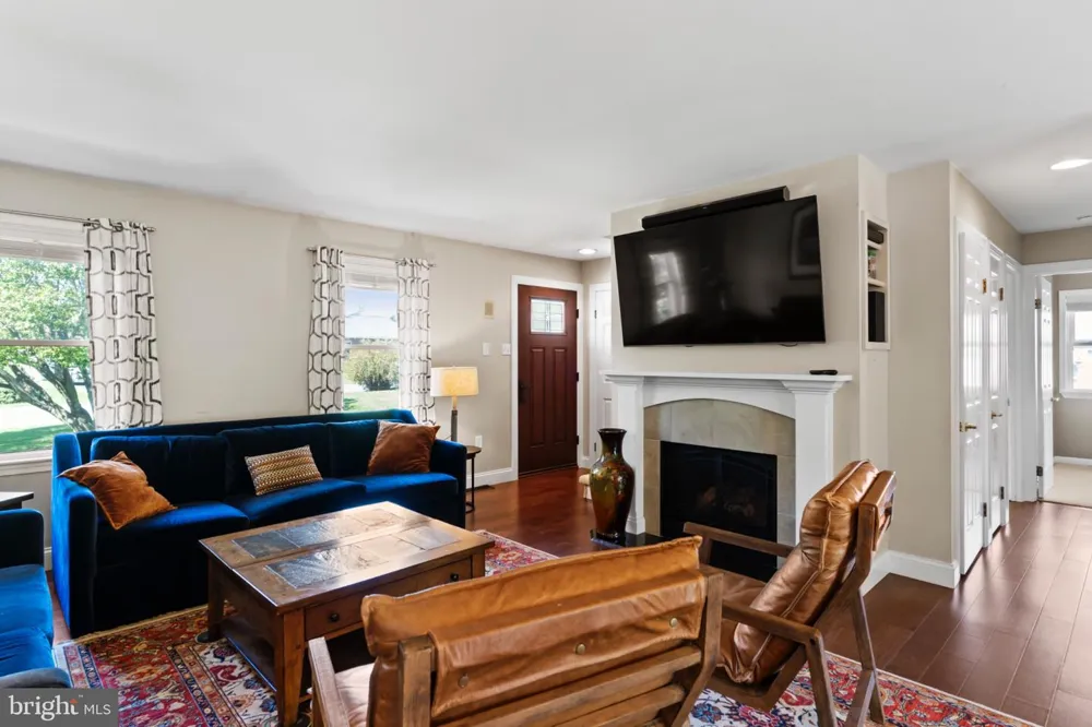 8 W CHRISTOPHER COURT Hummelstown, PA 17036