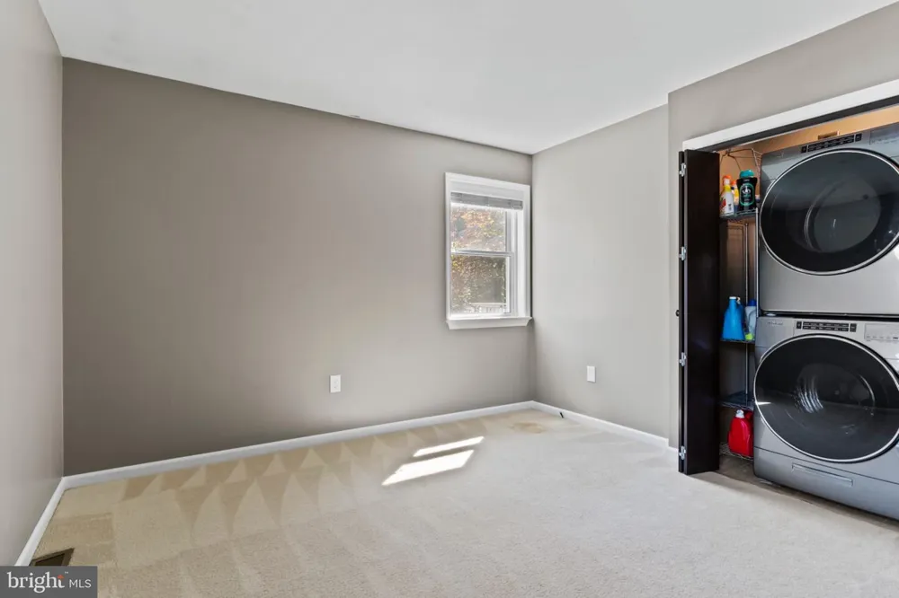 8 W CHRISTOPHER COURT Hummelstown, PA 17036