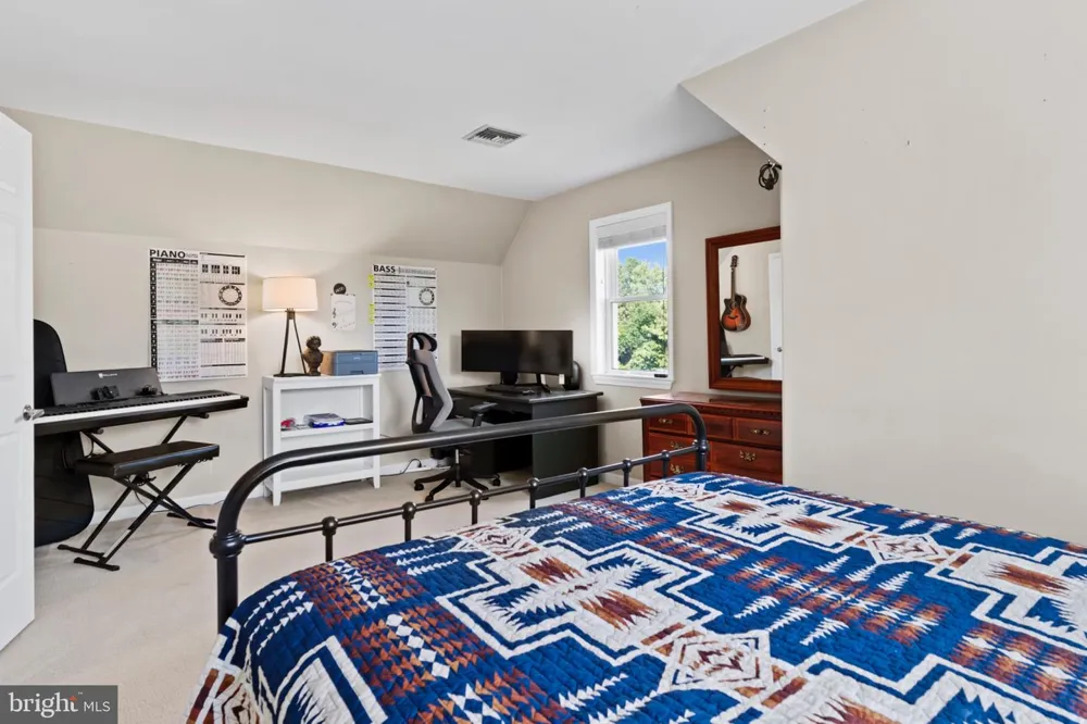 8 W CHRISTOPHER COURT Hummelstown, PA 17036