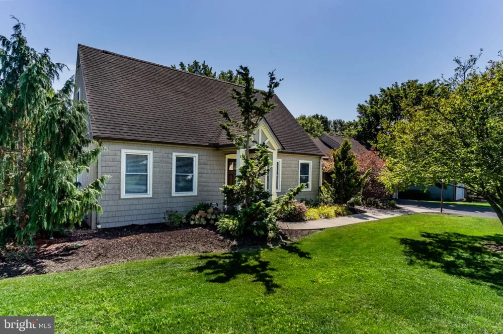 8 W CHRISTOPHER COURT Hummelstown, PA 17036