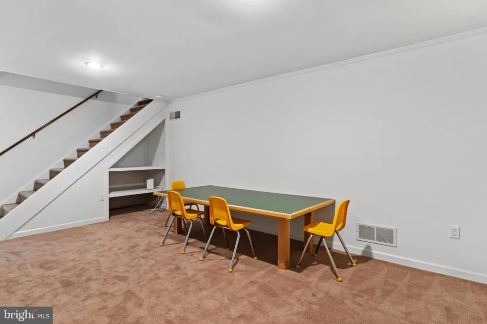 8 W CHRISTOPHER COURT Hummelstown, PA 17036