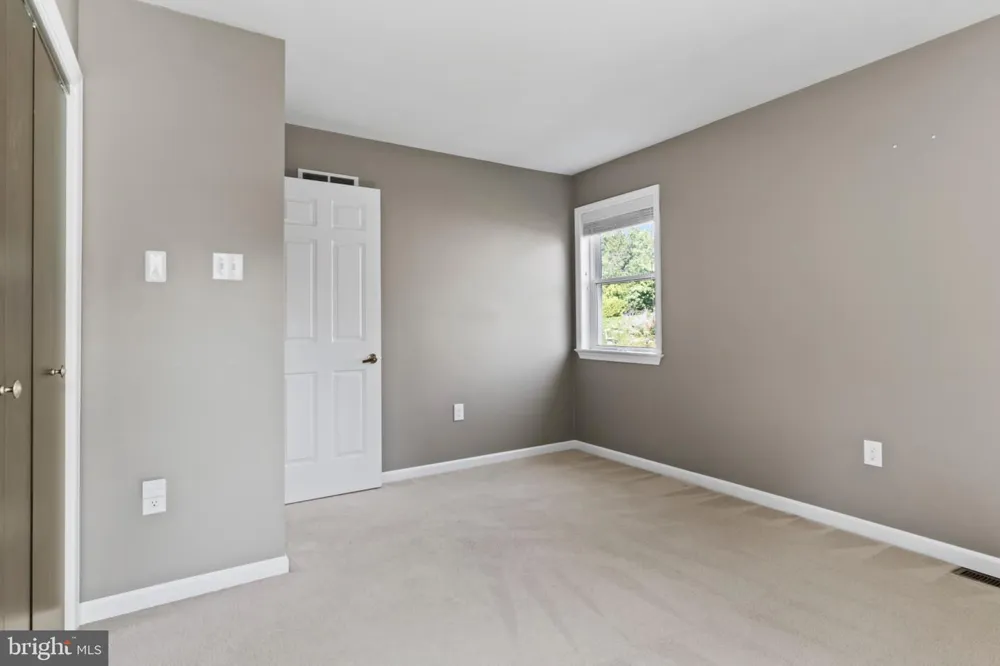 8 W CHRISTOPHER COURT Hummelstown, PA 17036