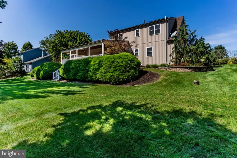 8 W CHRISTOPHER COURT Hummelstown, PA 17036