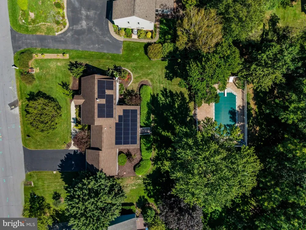 8 W CHRISTOPHER COURT Hummelstown, PA 17036