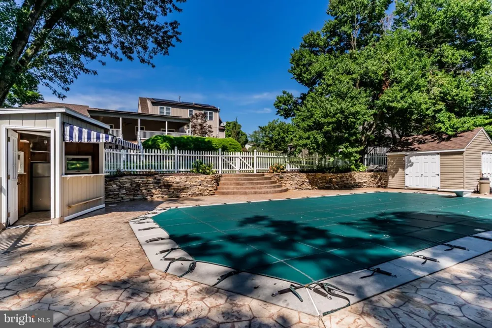 8 W CHRISTOPHER COURT Hummelstown, PA 17036