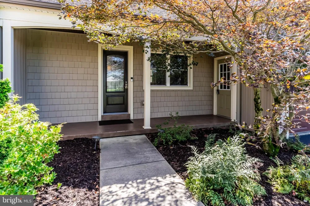 8 W CHRISTOPHER COURT Hummelstown, PA 17036