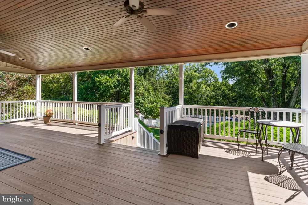 8 W CHRISTOPHER COURT Hummelstown, PA 17036