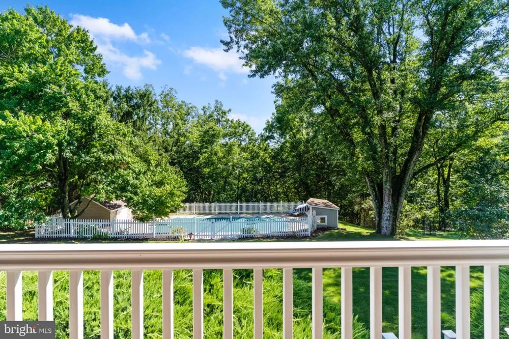 8 W CHRISTOPHER COURT Hummelstown, PA 17036