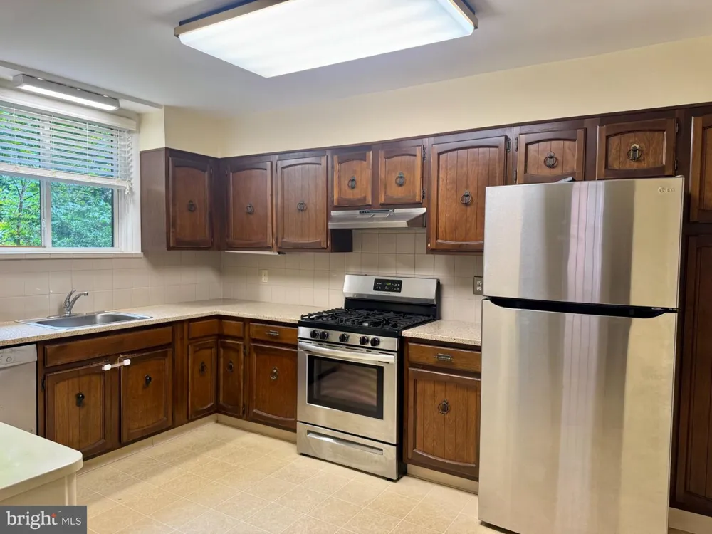8235 BROOKSIDE ROAD Elkins Park, PA 19027