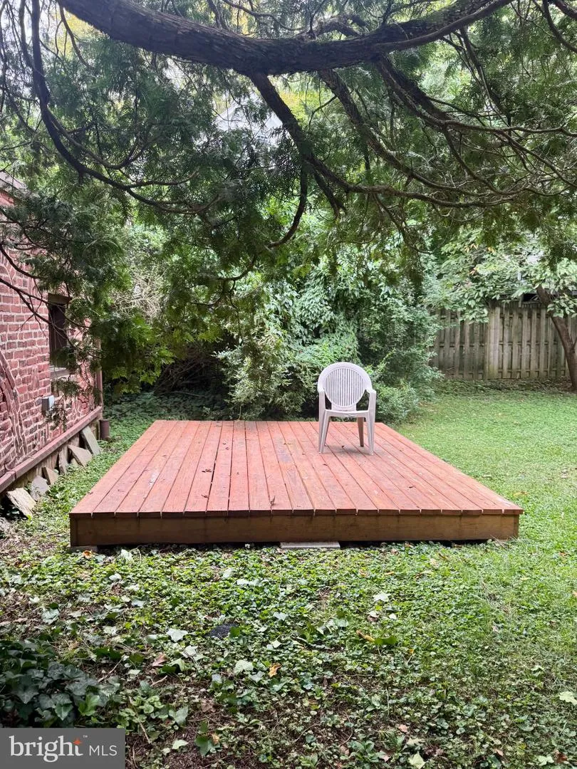 8235 BROOKSIDE ROAD Elkins Park, PA 19027