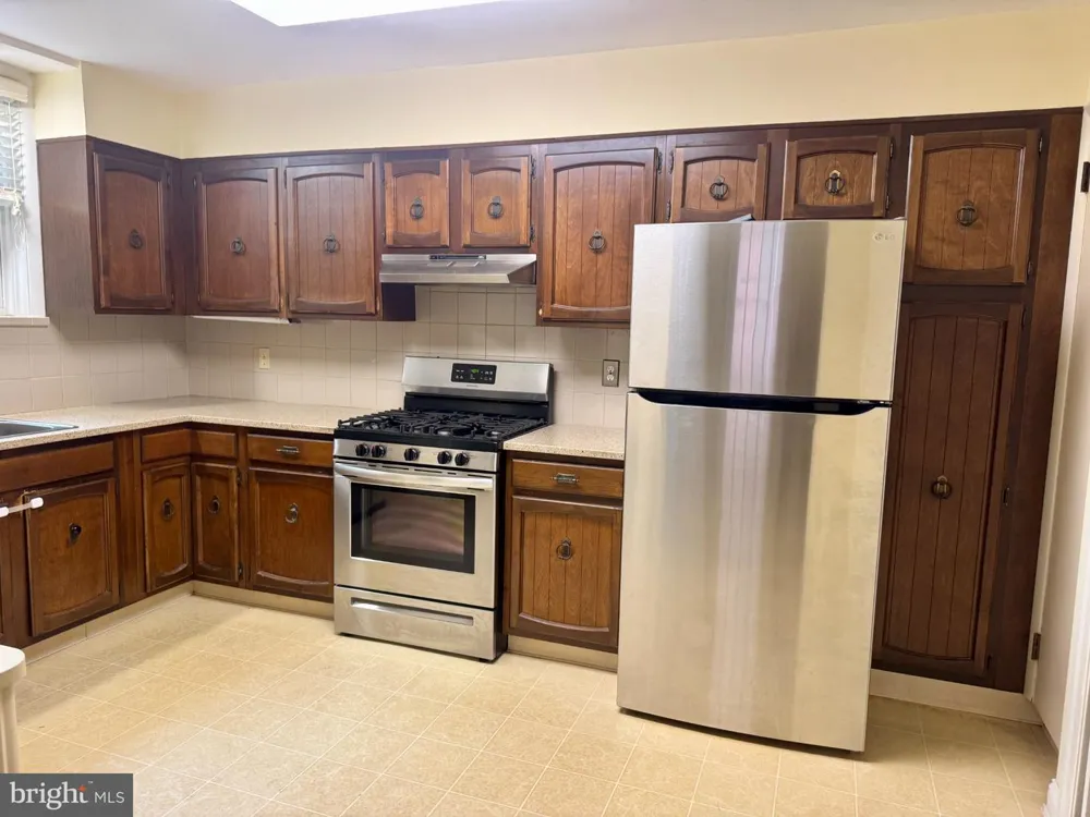 8235 BROOKSIDE ROAD Elkins Park, PA 19027