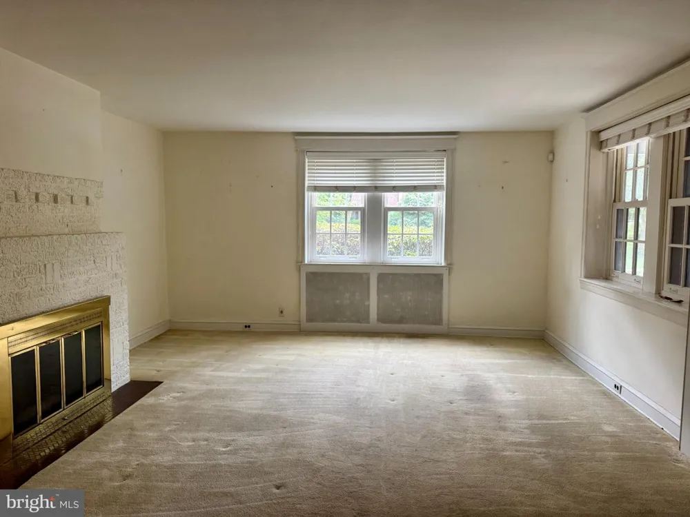 8235 BROOKSIDE ROAD Elkins Park, PA 19027