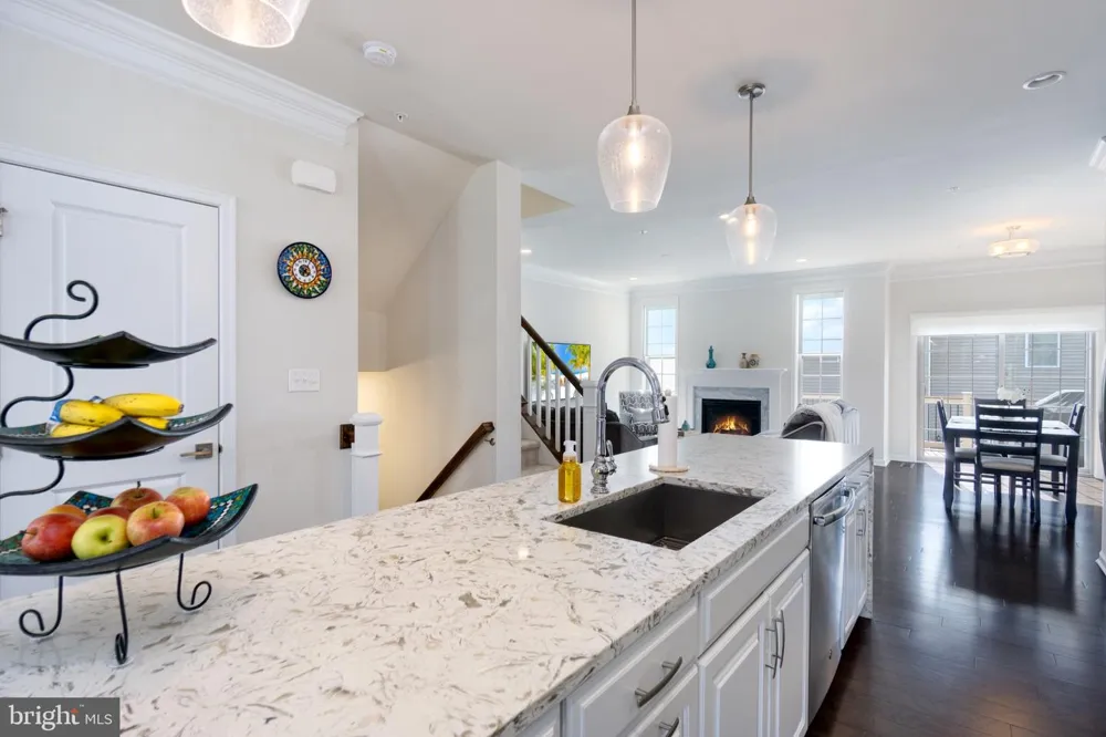 22503 NAUGATUCK SQUARE Ashburn, VA 20148