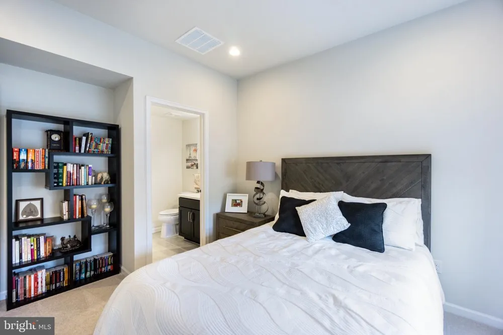 22503 NAUGATUCK SQUARE Ashburn, VA 20148