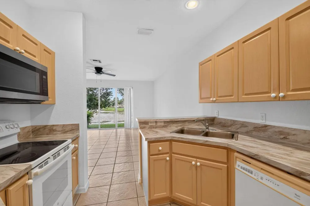 5155 WHITE OLEANDER West Palm Beach, FL 33415