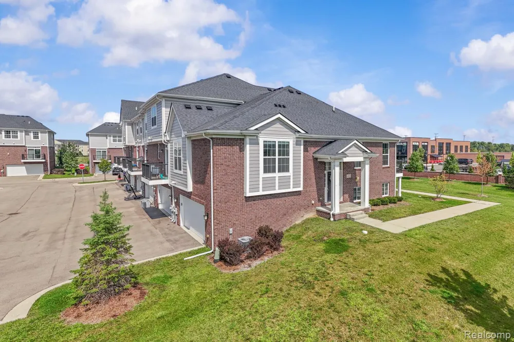 49503 Lantern Way #42 Canton Charter Township, MI 48188