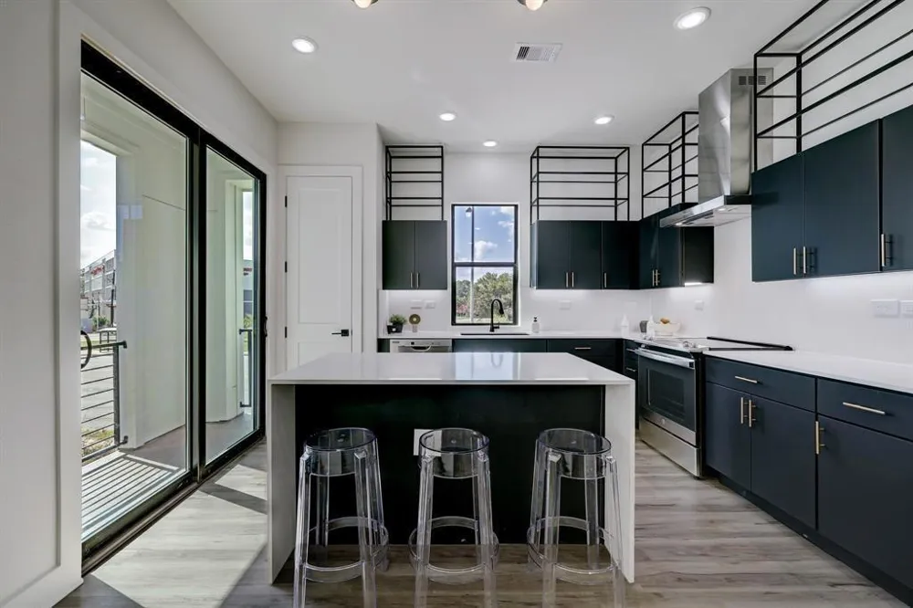 4722 Old Spanish Trail #B202 Houston, TX 77021