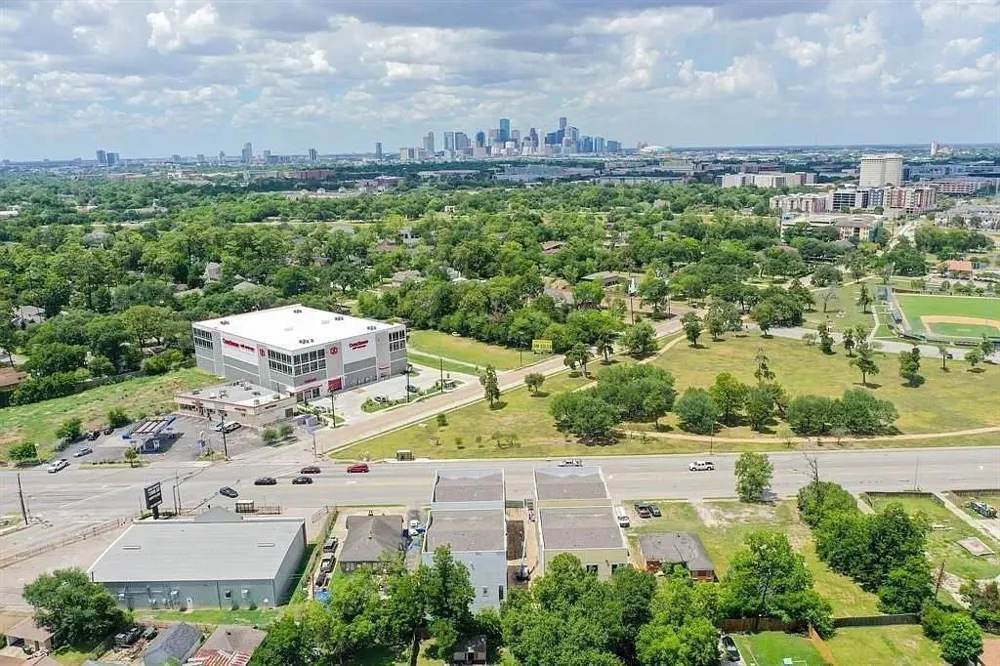 4722 Old Spanish Trail #B202 Houston, TX 77021