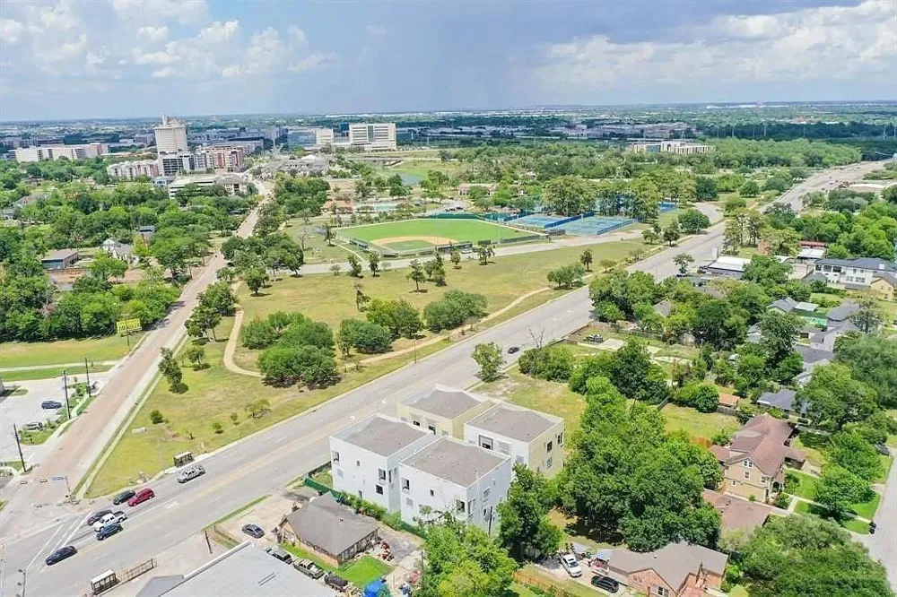 4722 Old Spanish Trail #B202 Houston, TX 77021