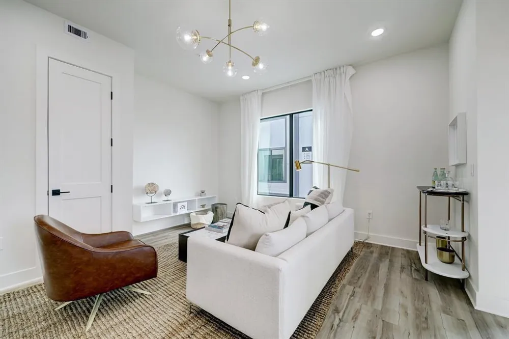4722 Old Spanish Trail #B202 Houston, TX 77021