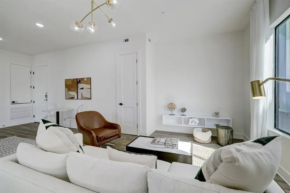 4722 Old Spanish Trail #B202 Houston, TX 77021