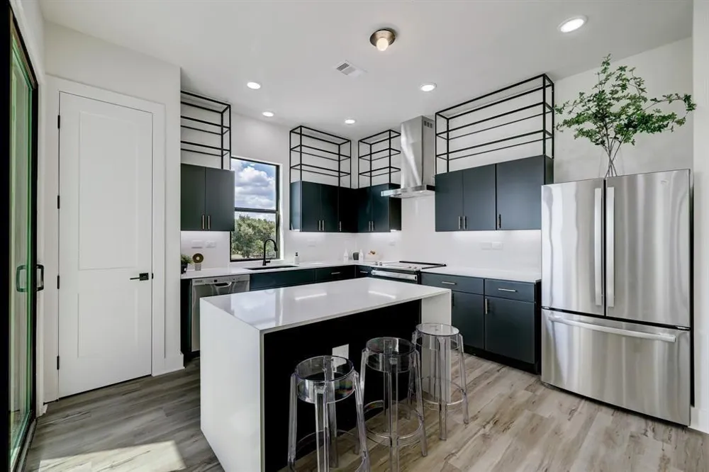 4722 Old Spanish Trail #B202 Houston, TX 77021