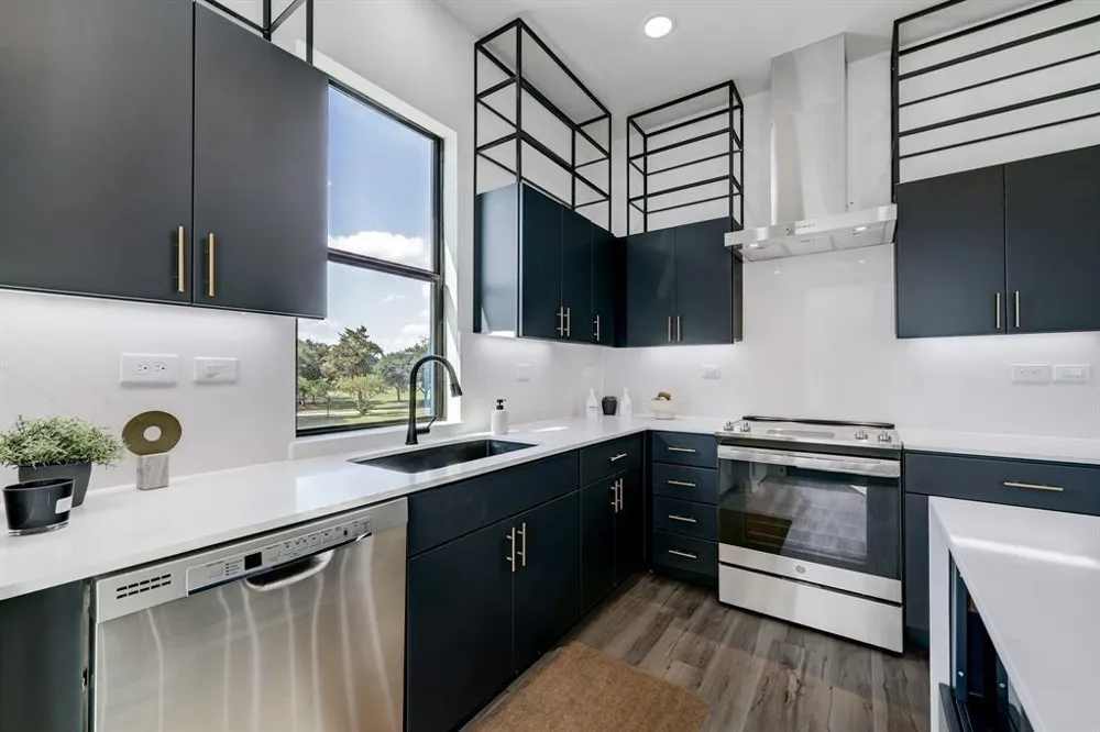 4722 Old Spanish Trail #B202 Houston, TX 77021
