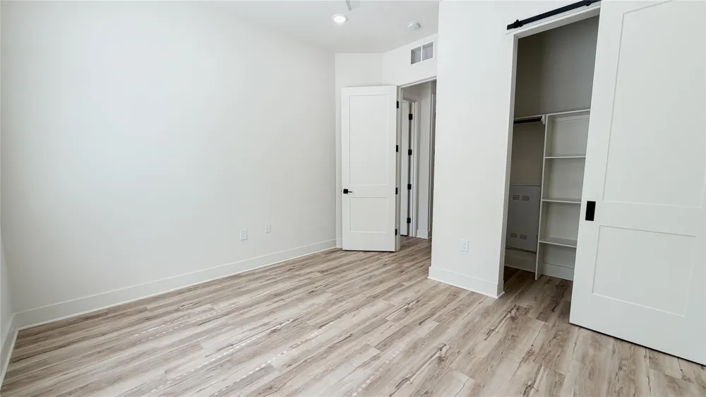 4932 Old Spanish Trail #A301 Houston, TX 77021