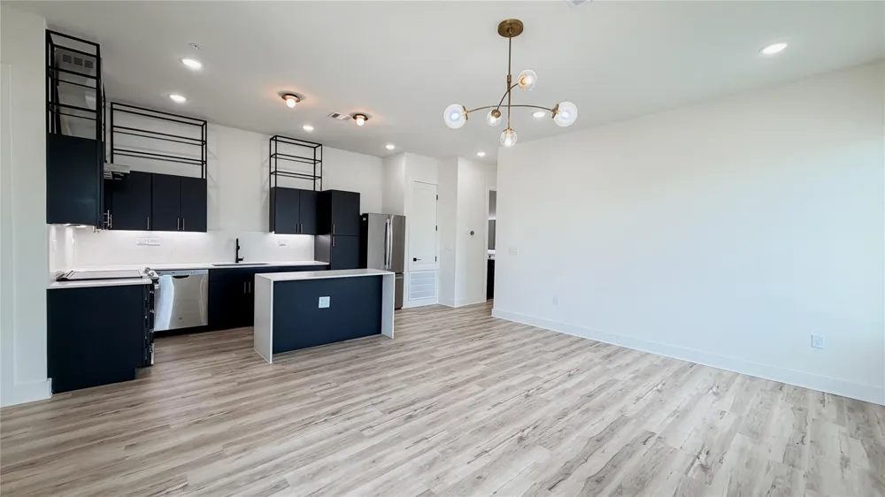 4932 Old Spanish Trail #A301 Houston, TX 77021