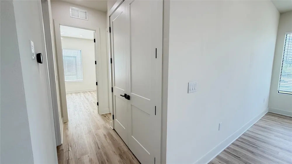 4932 Old Spanish Trail #A301 Houston, TX 77021