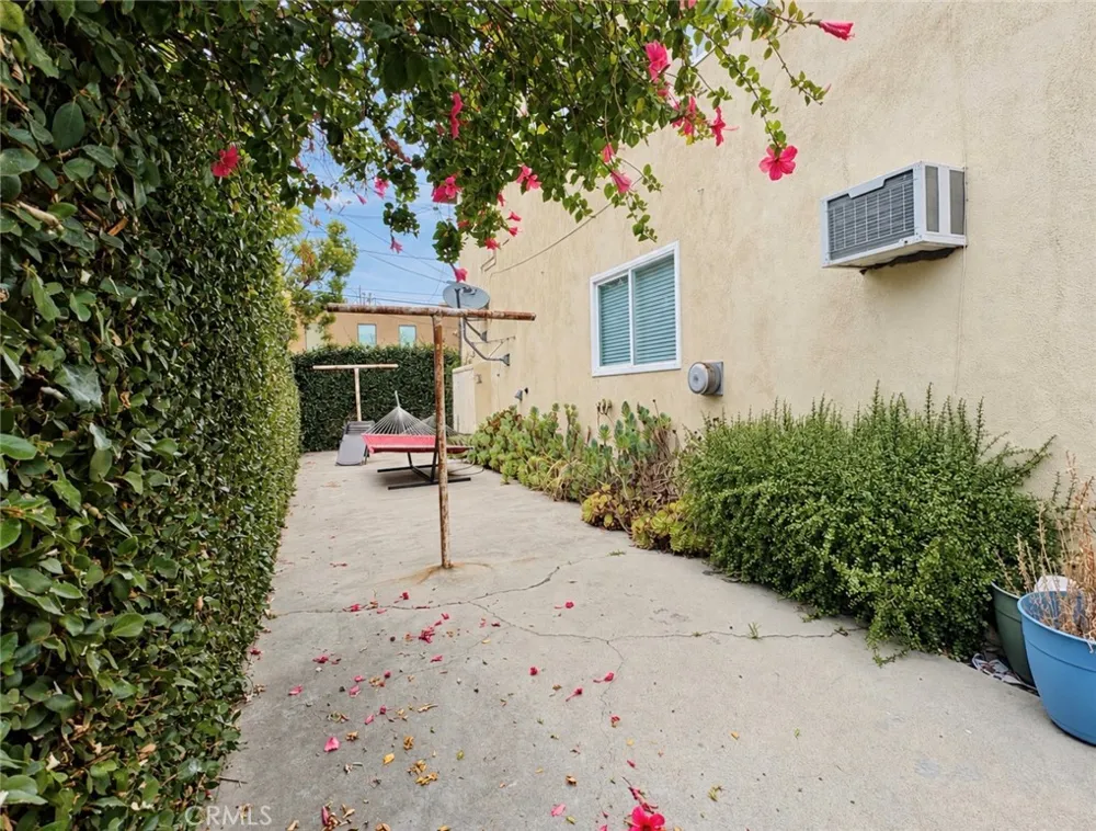 3522 Garden #3 Los Angeles, CA 90039