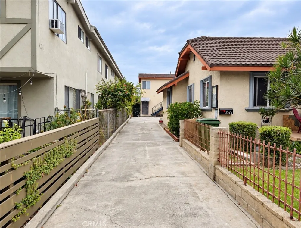 3522 Garden #3 Los Angeles, CA 90039