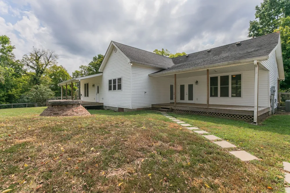 1078 Old Williamsport Pike Columbia, TN 38401